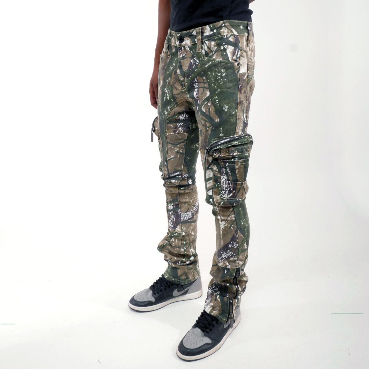 Brush camo cargo denim pant w/ side zipper details