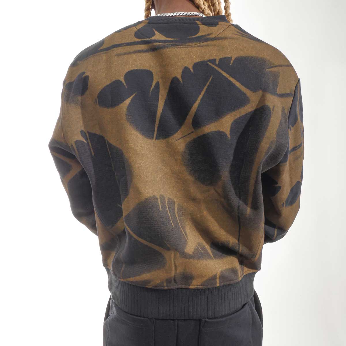 Pocketed washed thorn crew